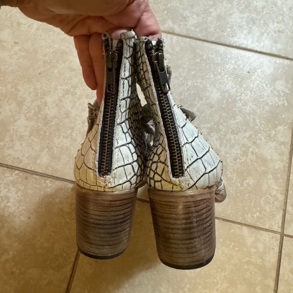 FREEBIRD FELICITY BOOTIES - Picture 6 of 8